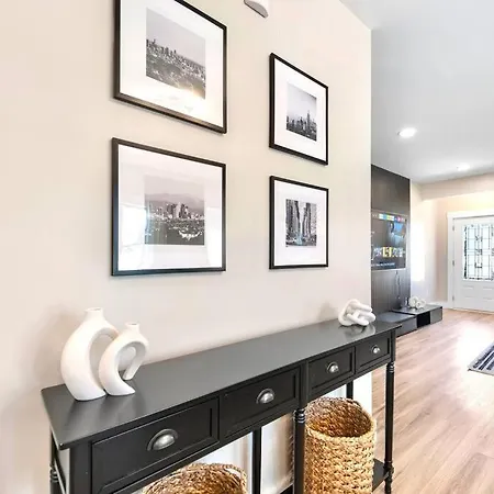Holiday home Brand New Cozy Modern W/hot Tub+movieroom 7 Min From Uptown *