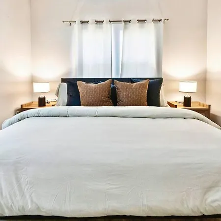 Brand New Cozy Modern W/hot Tub+movieroom 7 Min From Uptown