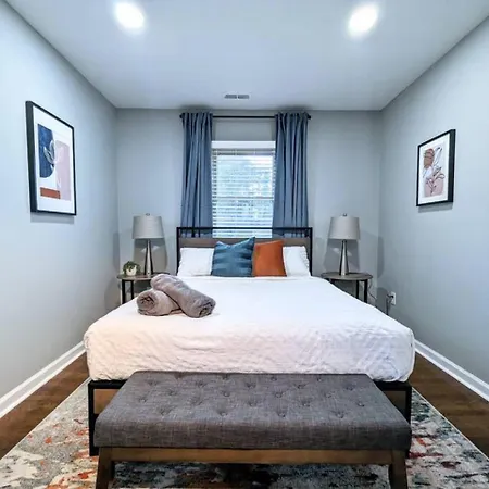 Spacious With Work Space, Firepit, Bbq Grill Holiday home Charlotte