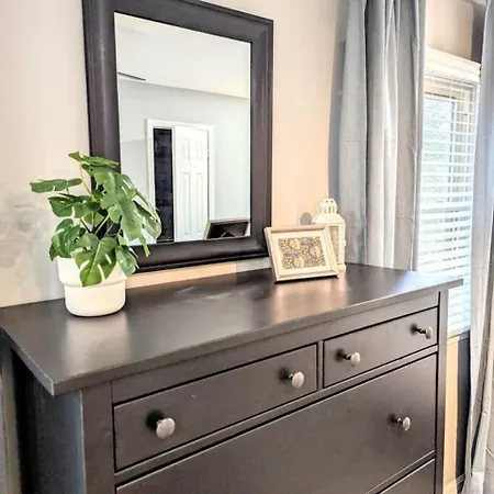 Spacious With Work Space, Firepit, Bbq Grill Holiday home Charlotte