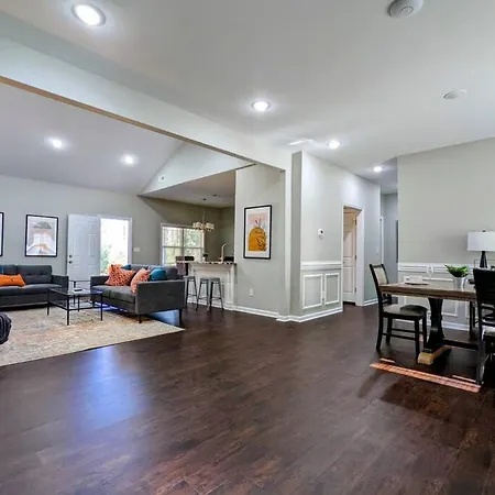 Spacious Family Friendly With Large Fenced In Yard Holiday home *
