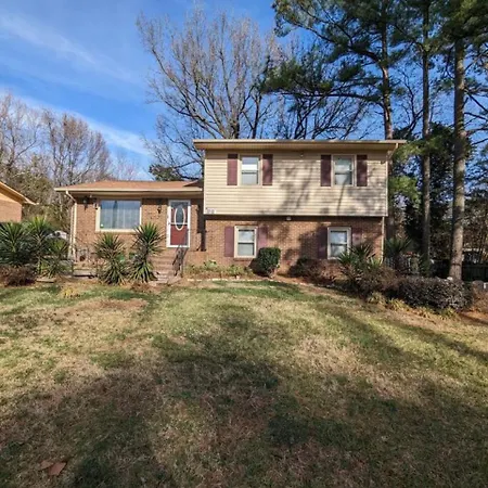 Spacious With Work Space, Firepit, Bbq Grill *