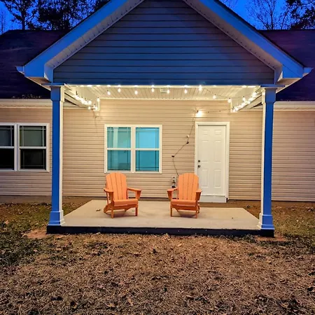 Spacious Family Friendly With Large Fenced In Yard Holiday home *