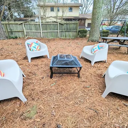 Spacious With Work Space, Firepit, Bbq Grill * Charlotte