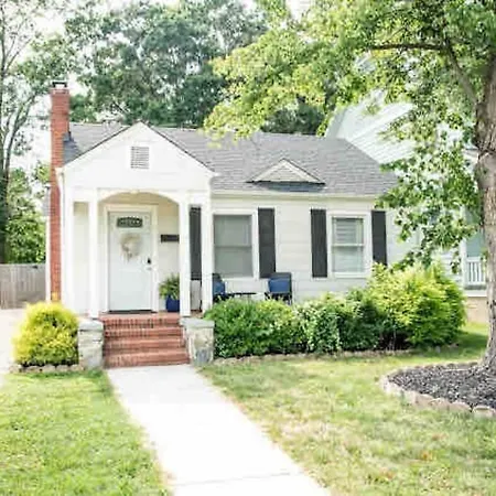 Holiday home Plaza Near Uptown, Noda, Light Rail! *