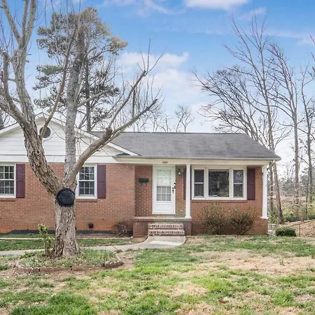 5bd Vibrant Haven: Basketball - 10mins To Airport * Charlotte