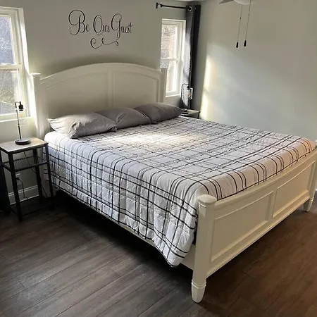 Newly Renovated Cute 3 Bedroom 2 Bath