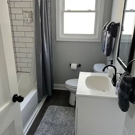 Newly Renovated Cute 3 Bedroom 2 Bath Holiday home Charlotte