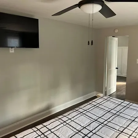Holiday home Newly Renovated Cute 3 Bedroom 2 Bath *