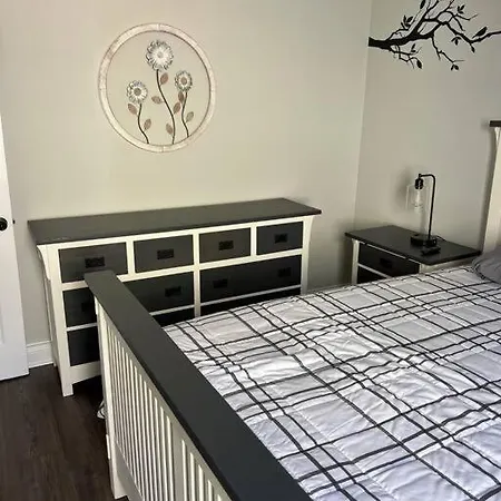 Newly Renovated Cute 3 Bedroom 2 Bath
