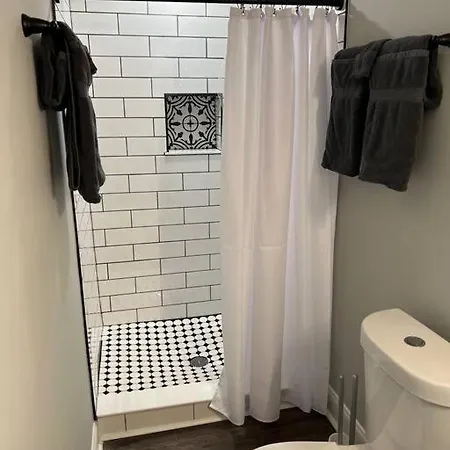 Newly Renovated Cute 3 Bedroom 2 Bath * Charlotte