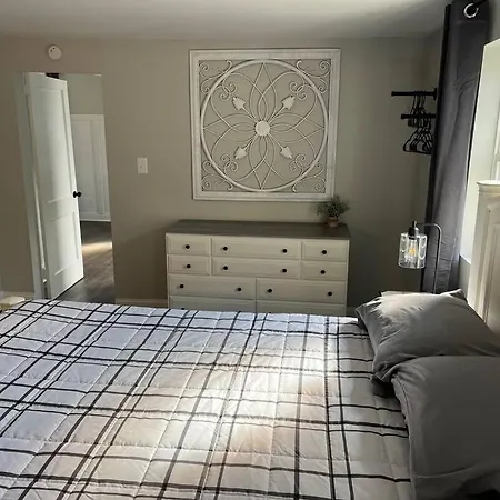 Holiday home Newly Renovated Cute 3 Bedroom 2 Bath