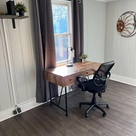 Newly Renovated Cute 3 Bedroom 2 Bath Holiday home