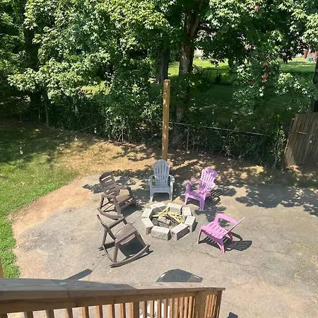 Newly Renovated Cute 3 Bedroom 2 Bath *