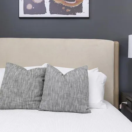 Landing - Modern With Amazing Amenities *