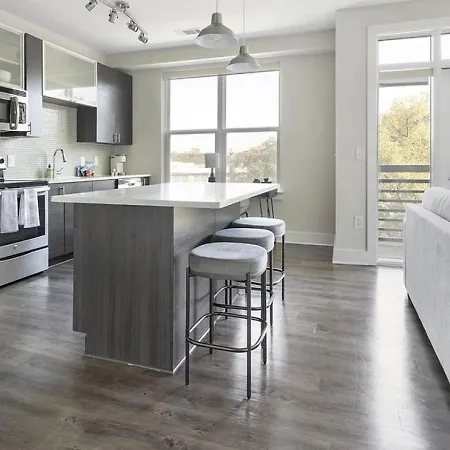 Apartment Landing - Modern With Amazing Amenities *