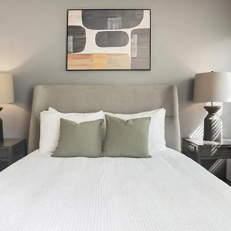 Apartment Landing - Modern With Amazing Amenities