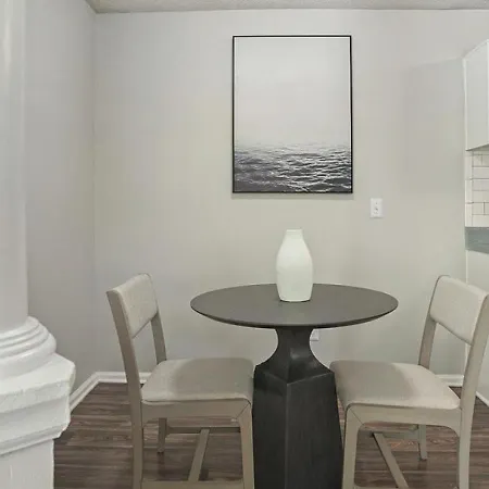 Apartment Landing - Modern With Amazing Amenities *