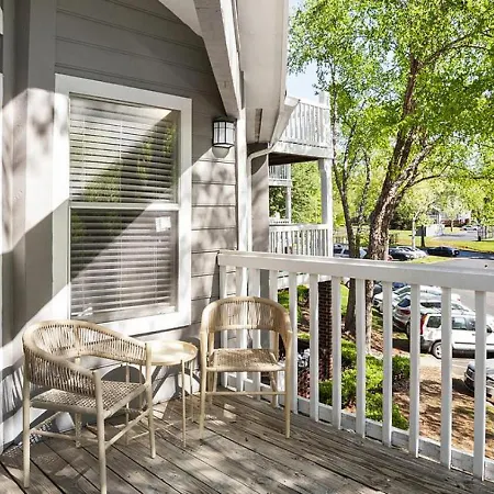 Landing - Modern With Amazing Amenities