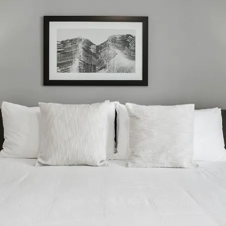 Landing - Modern With Amazing Amenities *