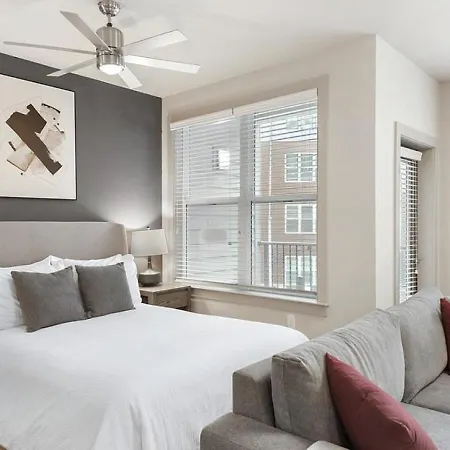 Landing - Modern With Amazing Amenities Apartment