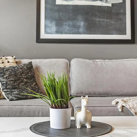 Landing - Modern With Amazing Amenities *