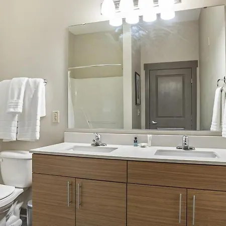 Apartment Landing - Modern With Amazing Amenities *