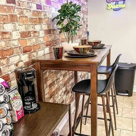 Cozy - 2 Bedroom Townhome Getaway - Plaza Midwood