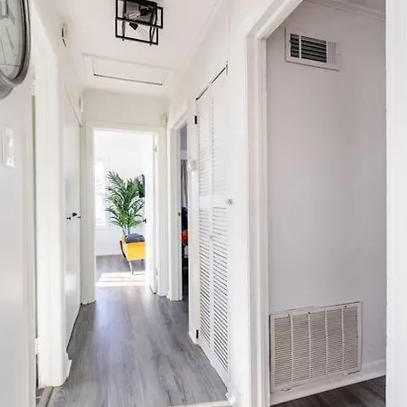 4 Bedroom - 5 Min To Uptown Holiday home *