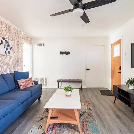 4 Bedroom - 5 Min To Uptown *