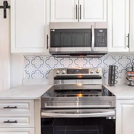 4 Bedroom - 5 Min To Uptown Holiday home Charlotte