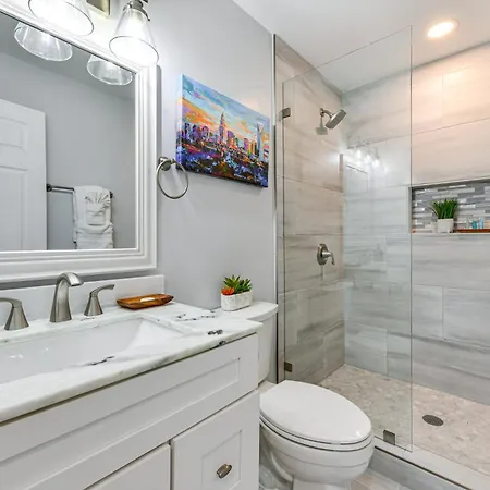 Newly Updated ~ 3 Mi To Downtown Charlotte! Holiday home *