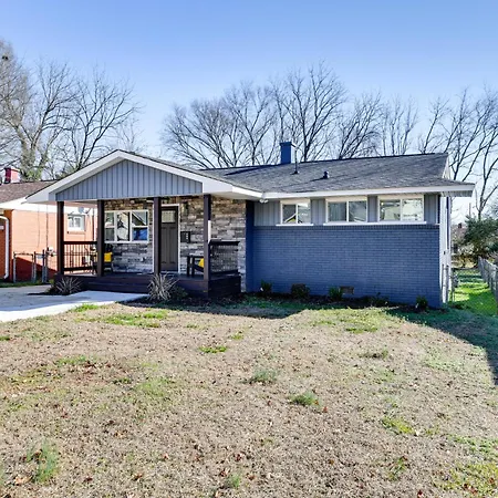 Holiday home Newly Updated ~ 3 Mi To Downtown Charlotte! Charlotte