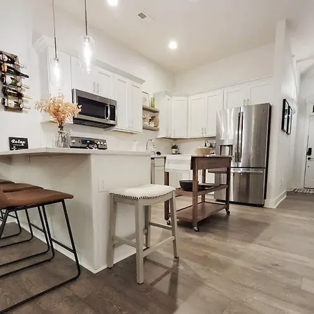 New Stylish Getaway- 5 Mil To Uptown/3 Smart Tvs! Charlotte