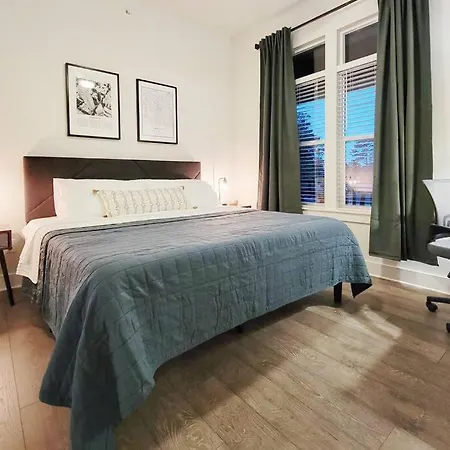 New Stylish Getaway- 5 Mil To Uptown/3 Smart Tvs! Apartment
