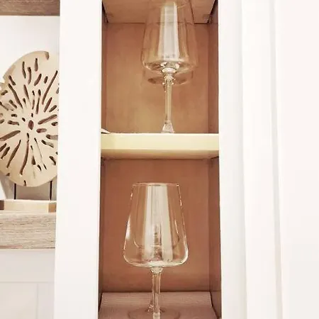 Apartment New Stylish Getaway- 5 Mil To Uptown/3 Smart Tvs! *