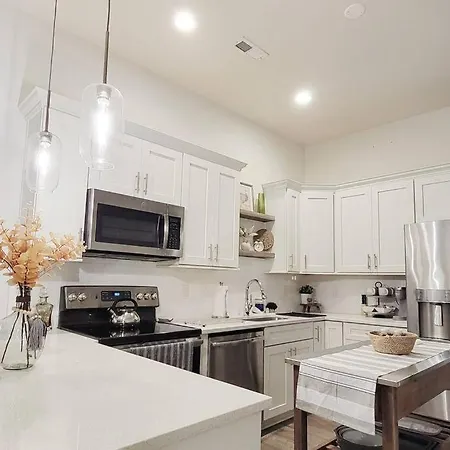 New Stylish Getaway- 5 Mil To Uptown/3 Smart Tvs! * Charlotte