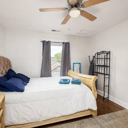 Walking Distance To Restaurants Bars And Breweries Holiday home Charlotte