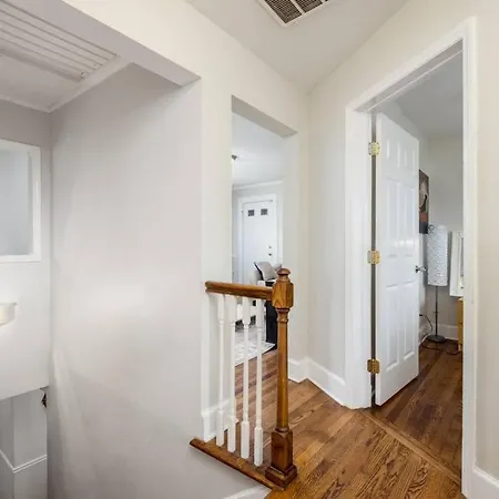 Walking Distance To Restaurants Bars And Breweries Holiday home