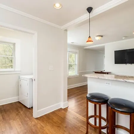 Walking Distance To Restaurants Bars And Breweries Holiday home