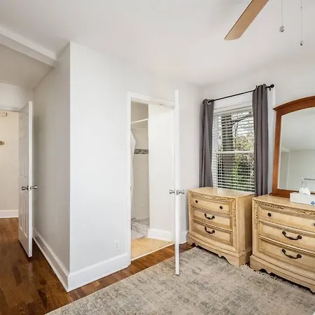 Holiday home Walking Distance To Restaurants Bars And Breweries