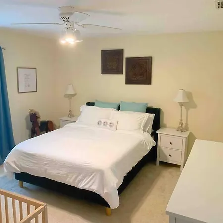 Cozy W/ Pool + Baby Gear In Prime Area Holiday home