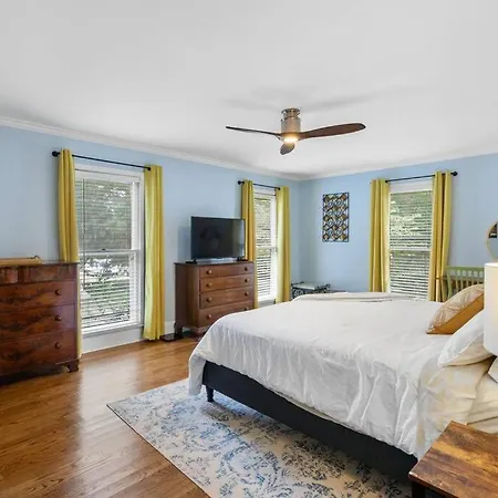 Holiday home Cozy W/ Pool + Baby Gear In Prime Area Charlotte