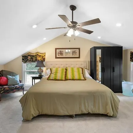 Cozy W/ Pool + Baby Gear In Prime Area *