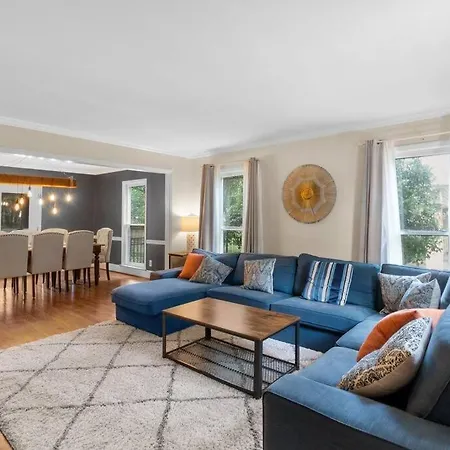 Cozy W/ Pool + Baby Gear In Prime Area * Charlotte