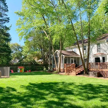 Holiday home Cozy W/ Pool + Baby Gear In Prime Area