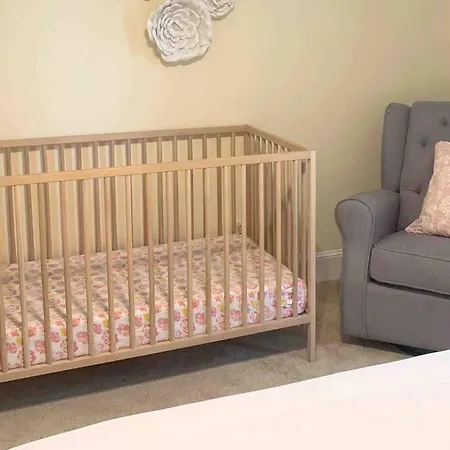 Holiday home Cozy W/ Pool + Baby Gear In Prime Area