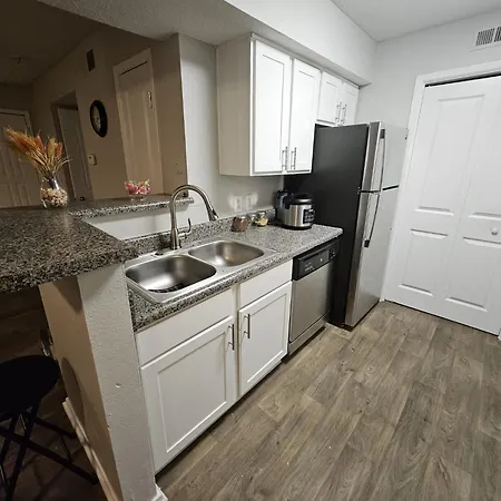 Cosy / Matthews Apartment