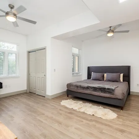 Kobe's Crib- 3br Luxe Charlotte