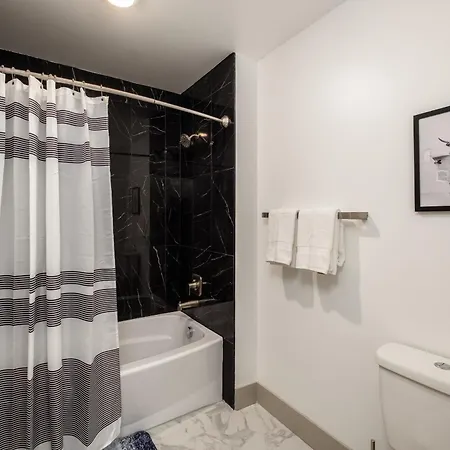 Apartment Kobe's Crib- 3br Luxe *